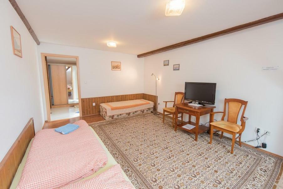 Pension U Kostela Cesky Brod Exterior photo