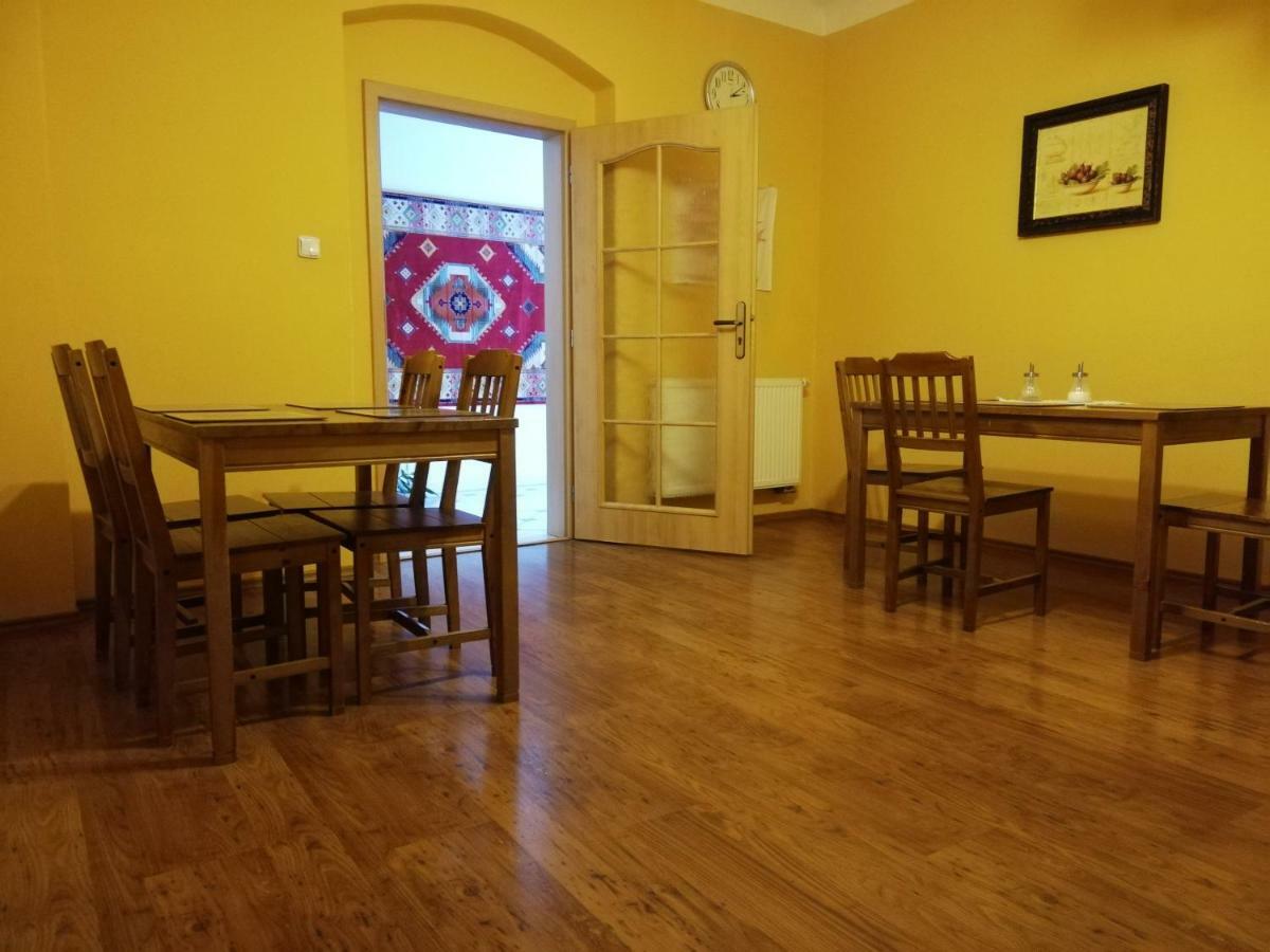 Pension U Kostela Cesky Brod Exterior photo